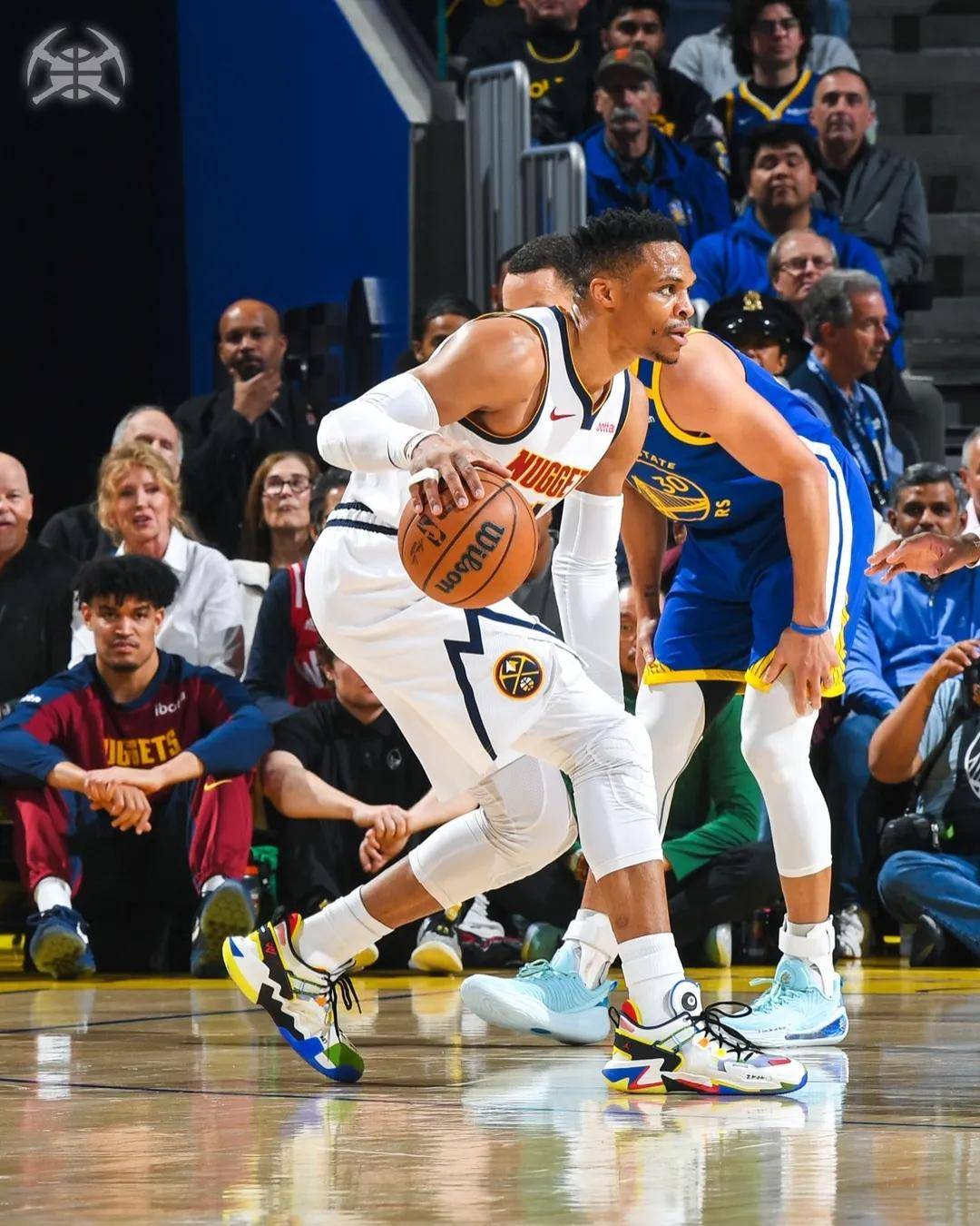 掘金狂砍官方宣布新规分，险胜迎来新赛季高光！的简单介绍